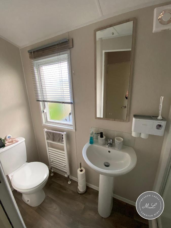 Meadow View 171 - Golden Palm - Central Heating, Wifi, Pet Friendly, Bed Linen - Meadow Lakes Caravan & Lodge Hire Chapel Saint Leonards Kültér fotó