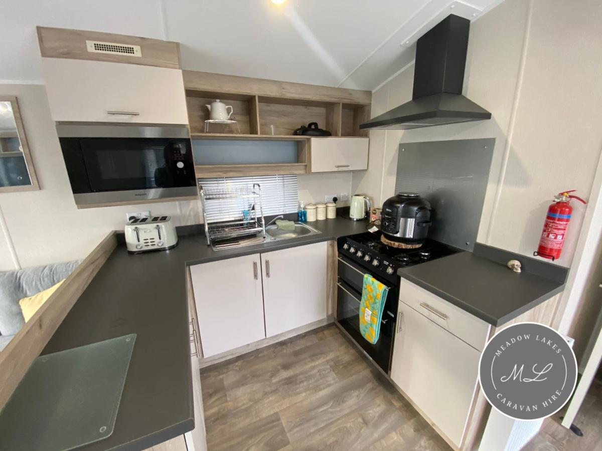 Meadow View 171 - Golden Palm - Central Heating, Wifi, Pet Friendly, Bed Linen - Meadow Lakes Caravan & Lodge Hire Chapel Saint Leonards Kültér fotó